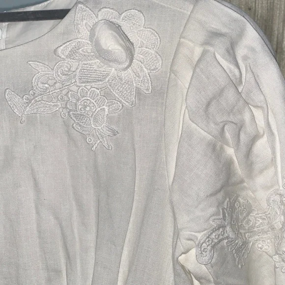 Elegant White Lace Dress - Picture 4 of 8